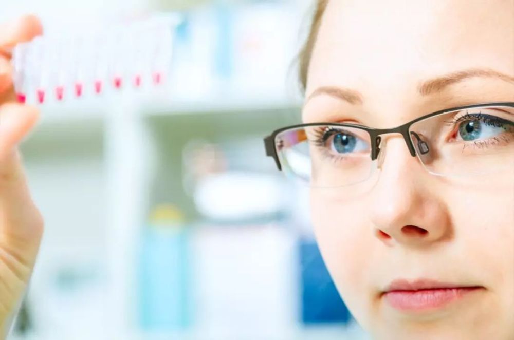 肚子里孩子多大可以做亲子鉴定？需要花费多少钱？